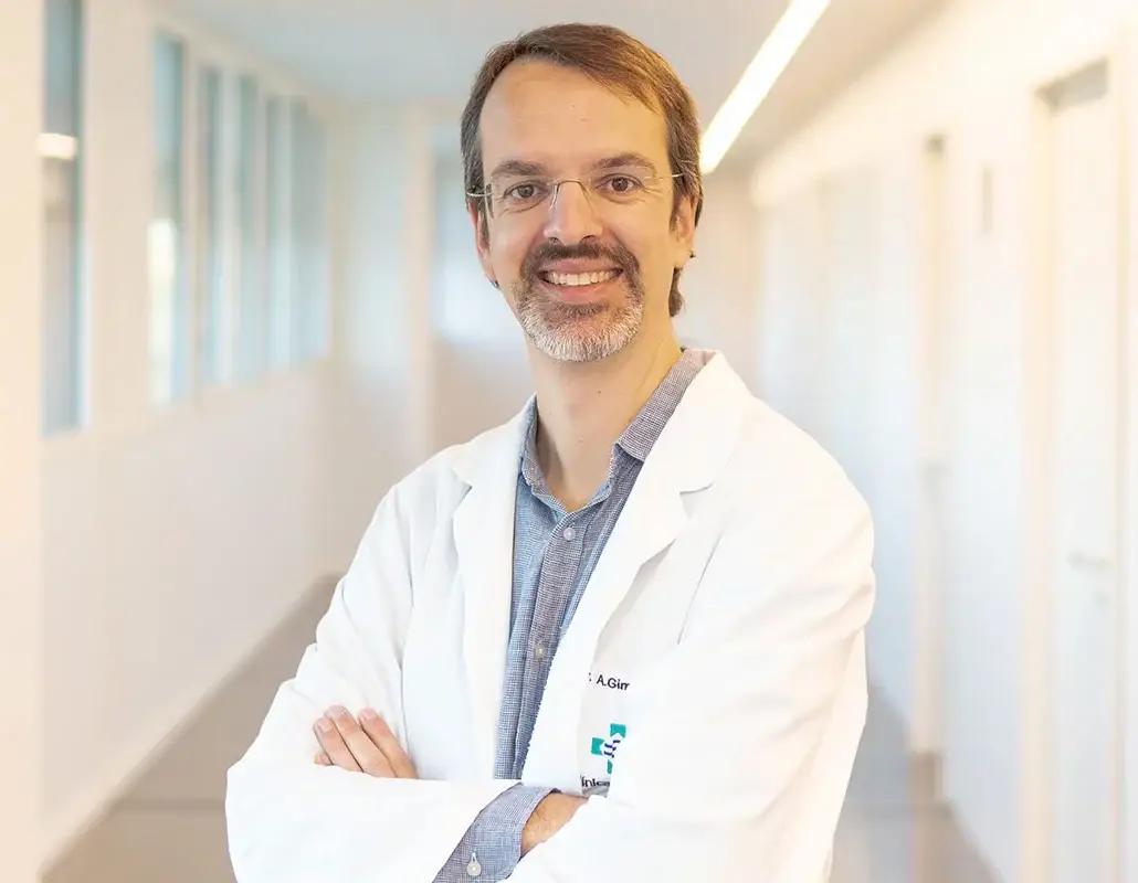 Dr_Gimenez Dr. Alex Giménez — Oftalmólogo especialista en cataratas y uveítis, Girona
